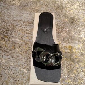 Low chunky black heels